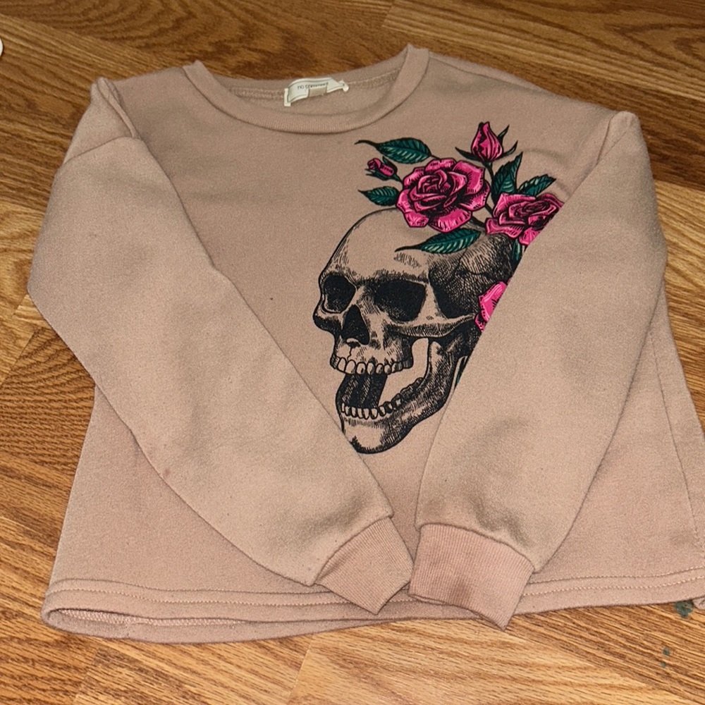 Skull With Roses Sweatshirt